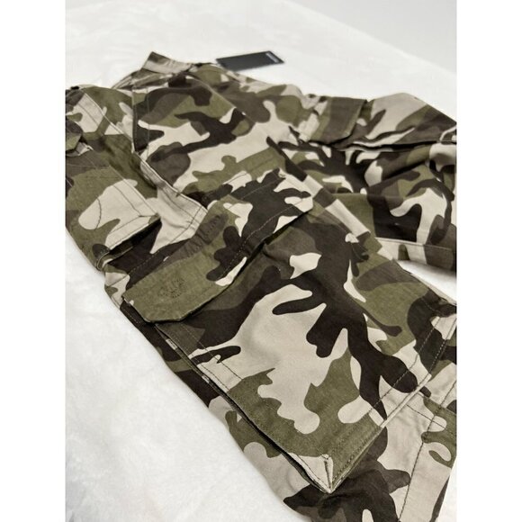 New TRUE RELIGION Size 33 Horseshoe Cargo Shorts with Pockets Dusty Camo - Picture 8 of 12